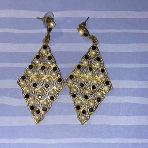 Pearl black and gold tone earrings